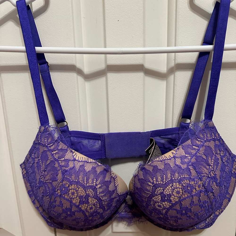 Victoria’s Secret very sexy push-up. 34D. Worn once.